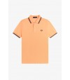 Polo Fred Perry M3600 82B Melocotón / Azul ultramar oscuro