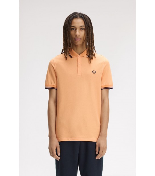 Polo Fred Perry M3600 82B Melocotón / Azul ultramar oscuro